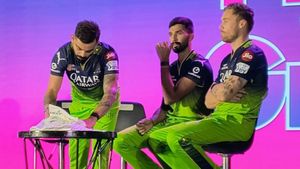 IPL 2025: Royal Challengers Bengaluru Unveil Fresh Green Jersey in Kolkata