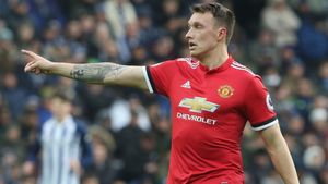 Former Manchester United Star Phil Jones to Grace Apollo Tyres' Road to Old Trafford Finals in Chennai on April 6