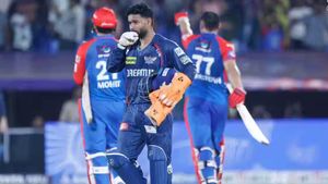 IPL 2025: KL Rahul Treatment for Rishabh Pant? LSG owner seen in ' Public Chat' after Defeat