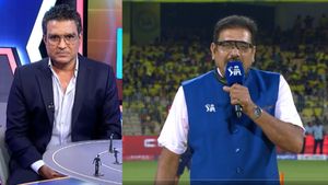 IPL 2025: Sanjay Manjrekar Takes Dig at Ravi Shastri for Being 'Too Loud' at the Toss?