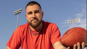 NFL Star Travis Kelce's Career Decision Impacted by Mother Donna's Health Battle