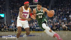 Warriors Overcome Bucks In NBA Match Despite Absence Of Stephen Curry