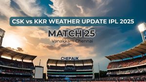 CSK vs KKR Weather Update IPL 2025: Chepauk Stadium Rain Prediction, Dew Factor, Pitch Report