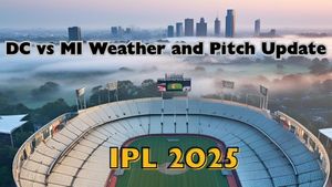 DC vs MI Weather and Pitch Update IPL 2025: Arun Jaitley Stadium Rain Prediction, Dew Factor, Pitch Report