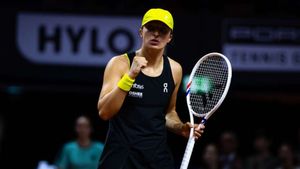 Iga Swiatek soars into Stuttgart quarter-finals as Mirra Andreeva overcomes sister Erika