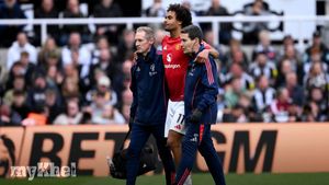 Man Utd's Joshua Zirkzee Confirmed Out For Season With Hamstring Injury