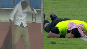 Kalinga Super Cup 2025: Inter Kashi vs Mumbai City Match stopped more than 10 minutes for Bee Attack; Referee, Spectators seen in Distress