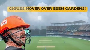 KKR vs SRH Weather Update IPL 2025: Eden Gardens Stadium, Kolkata Rain Prediction, Dew Factor, Pitch Report