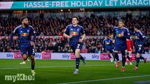 Leeds United Regains Championship Top Spot Following Daniel James' Early Goal Against Middlesbrough