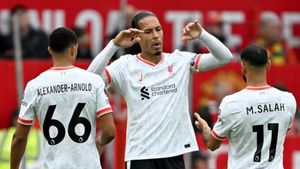 Salah, Alexander-Arnold and Van Dijk speculation does not affect Slot