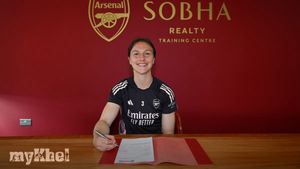 Lotte Wubben-Moy Signs New Three-Year Contract With Arsenal Football Club
