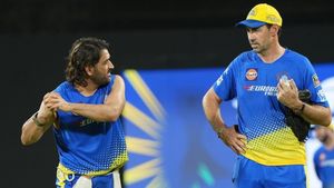 IPL 2025: Stephen Fleming Dismisses MS Dhoni's Retirement Buzz After CSK's Loss to Delhi Capitals