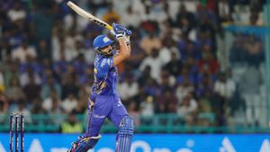 DC vs MI IPL 2025: Mumbai Indians Steal Four Singles Off Final Ball To Take Score To 205/5