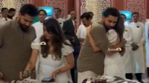 Rohit Sharma Celebrates Birthday With Wife Ritika At Mumbai Indians Team Hotel In Jaipur: WATCH Viral Video