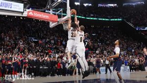 Nuggets Even Playoff Series With Gordon's Last-Second Dunk Against Clippers