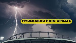 SRH vs GT Weather Update IPL 2025: Rajiv Gandhi Stadium Dew Factor, Pitch Report