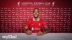 Virgil Van Dijk Commits To Liverpool FC With New Two-Year Contract Extension
