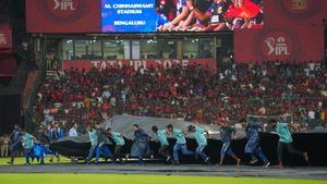RCB vs KKR IPL 2025: What Happens as Rain Washes Out Today's Match in Bengaluru? How will it Impact Playoff Hopes?