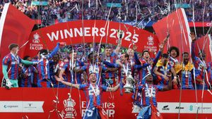 Why were two Crystal Palace players taken to Hospital after their FA Cup Win over Manchester City?