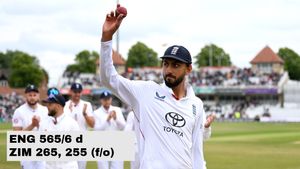 ENG vs ZIM: Shoaib Bashir 6-81 Powers England to Innings Win Over Zimbabwe as Summer Begins with Trent Bridge Triumph