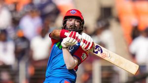 MI vs DC IPL 2025: Why is KL Rahul Playing as Impact Sub for Delhi Capitals Today?