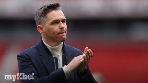Skinner Urges Manchester United Rebels To Overcome Chelsea And Deny Treble Ambitions