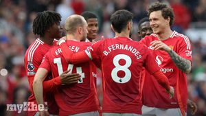 Manchester United Secures 2-0 Victory Over Aston Villa As Martinez Receives Red Card