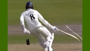 Tom Bailey’s Mobile Phone Mishap Leaves County Championship Match in Laughter and Controversy: WATCH