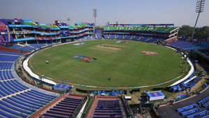 Bomb Threat Prompts Heightened Security at Arun Jaitley Stadium, IPL Temporarily Suspended Amid Rising Indo-Pak Tensions