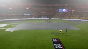 IPL 2025: RCB vs KKR Resumption Match Toss Delayed Due To Rain