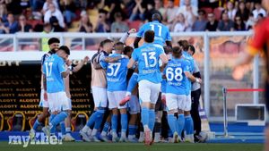 Napoli Defeats Lecce 1-0 As Raspadori's Free-Kick Increases Pressure On Inter