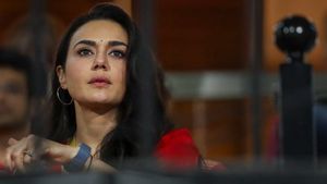 IPL 2025: PBKS owner Preity ZInta apologises to Fans for 'Curt Behavior' during Dharamshala Match - What is the Reason?