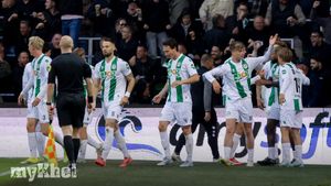 PSV Maintains Title Race Lead Following Blokzijl's Last-Minute Equaliser Against Ajax