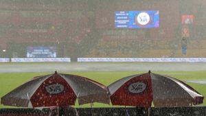 RCB vs KKR IPL 2025 Bengaluru Weather Updates: Match Called Off without Toss, KKR Eliminated