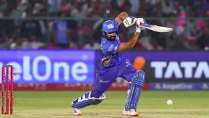 IPL 2025: Rohit Sharma becomes First Mumbai Indians Player to Elite Milestone, joins Virat Kohli in Unique Record