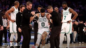 Tatum Injured As Knicks Defeat Celtics And Timberwolves Beat Warriors To Lead Series 3-1