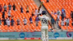 Virat Kohli's Test Retirement: From Vicky Kaushal To Farhan Akhtar, Film Stars Celebrate His Incredible Career