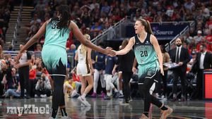 WNBA: New York Liberty Overcome Indiana Fever To Stay Unbeaten In Season