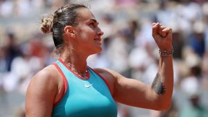 French Open: Sensational Sabalenka beats Zheng to make semi-finals