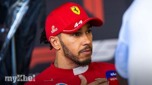 Hamilton May Consider Retirement If Ferrari Remains Uncompetitive, Predicts Damon Hill