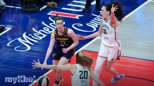 Indiana Fever Coach Stephanie White Praises Team Resilience After Victory Against New York Liberty