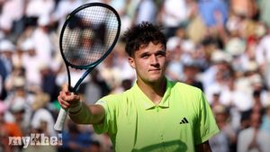 Jakub Mensik Overcomes Cameron Norrie To Progress To Second Round At Queen's
