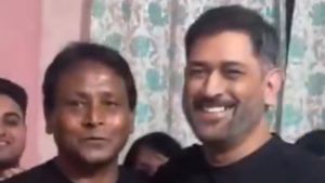 MS Dhoni’s Sweet Gesture at Friend’s Daughter’s Birthday Wins the Internet: WATCH Viral Video