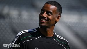 Alexander Isak Remains Focused Amid Transfer Speculation, Says Anthony Elanga