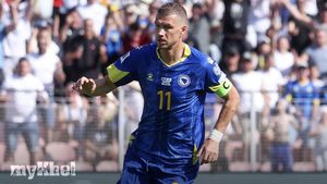 Edin Dzeko Joins Fiorentina: A Return To Serie A For The Veteran Striker