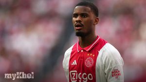 Hato's Agent Confirms Chelsea Is In Talks To Sign Ajax Defender Jorrel Hato