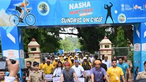 Union Minister Mansukh Mandaviya Urges Youth: Cycle for Health, Drug-Free India in Varanasi