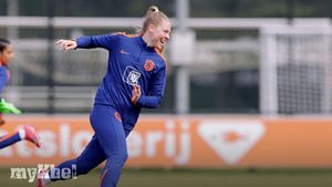 Aston Villa Secures Netherlands Midfielder Jill Baijings On Permanent Transfer From Bayern Munich