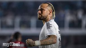 Neymar Celebrates New Beginning With Santos After Full Match Victory Over Flamengo