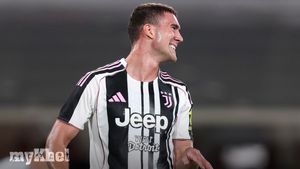 AC Milan Considers Rasmus Hojlund And Dusan Vlahovic For Striker Reinforcements